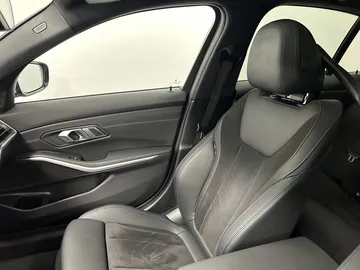 Car image 38