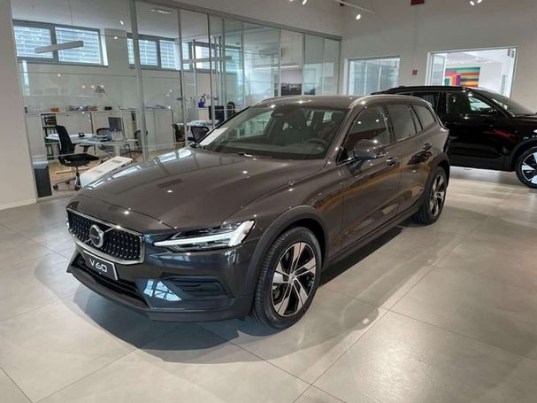 Volvo V60 Cross Country AWD B4 145 kW image number 1