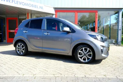 Car image 3