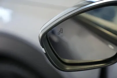 Car image 35