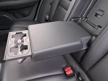 Car image 48
