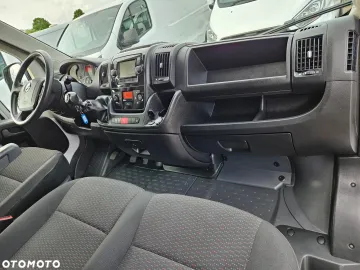 Car image 35