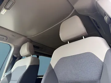 Car image 27