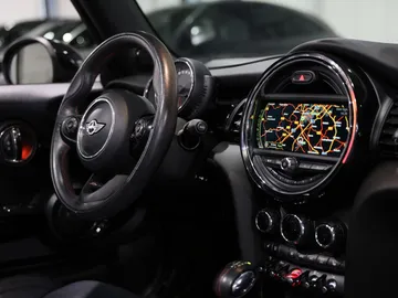 Car image 28
