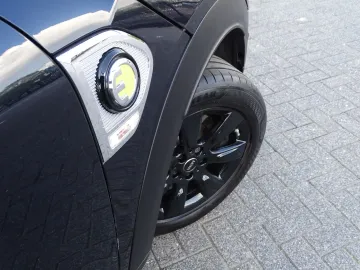 Car image 42