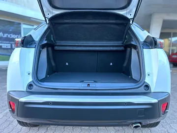 Car image 24