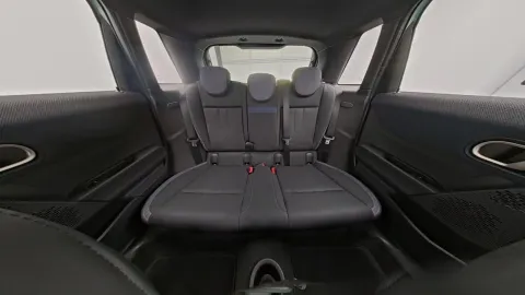 Car image 26
