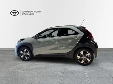 Car image 5