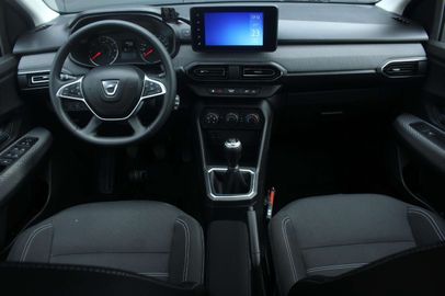 Car image 10