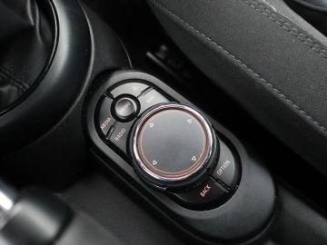 Car image 47