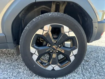 Car image 35