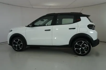 Car image 27