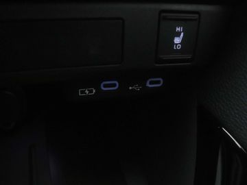 Car image 30