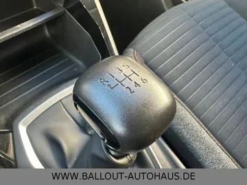 Car image 28