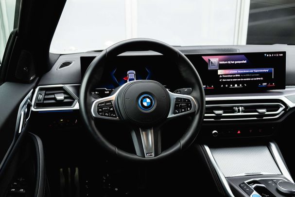 BMW i4 eDrive40 M Sport Pro 250 kW image number 17