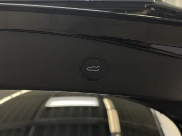 Car image 32