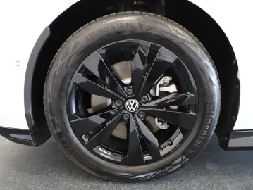 Car image 32