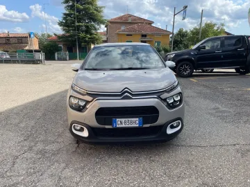 Car image 27