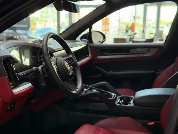 Car image 35