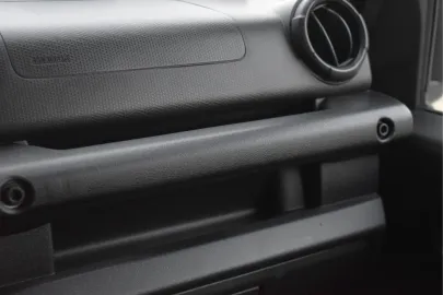 Car image 40