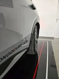 Car image 40