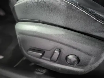 Car image 33