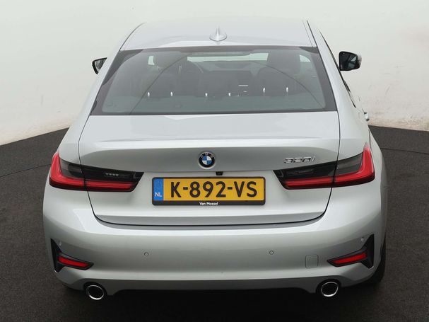 BMW 320i 135 kW image number 8