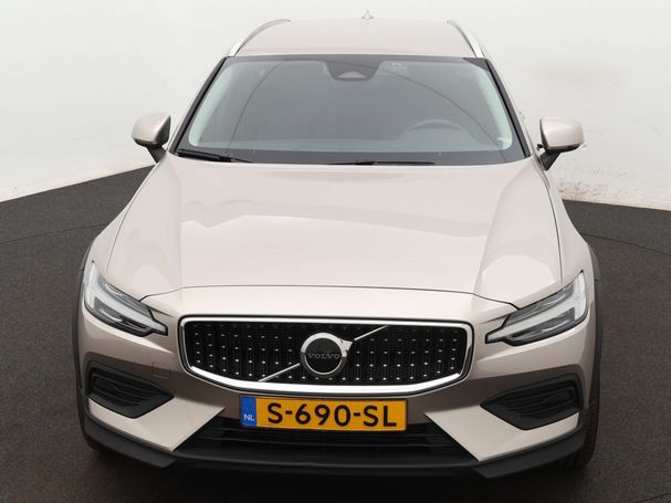 Volvo V60 Cross Country AWD B5 184 kW image number 9