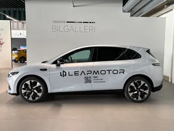 Car image 5