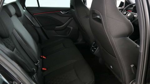 Car image 33