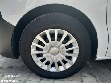 Car image 28