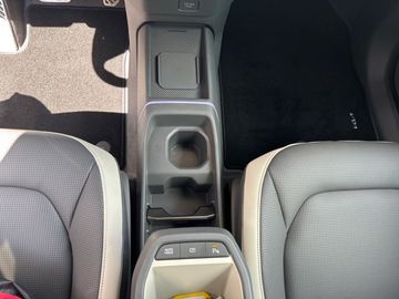 Car image 28