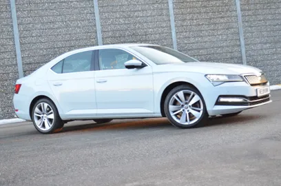 Car image 4