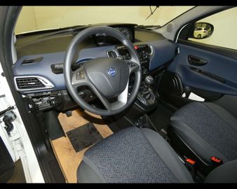 Car image 11