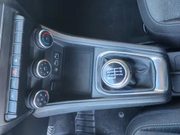 Car image 27