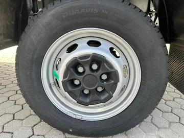 Car image 28