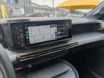 Car image 30