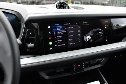 Car image 26