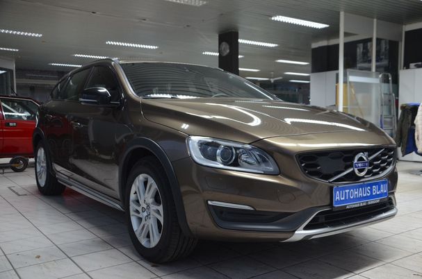 Volvo V60 Cross Country AWD 140 kW image number 3