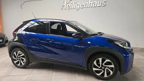 Car image 2