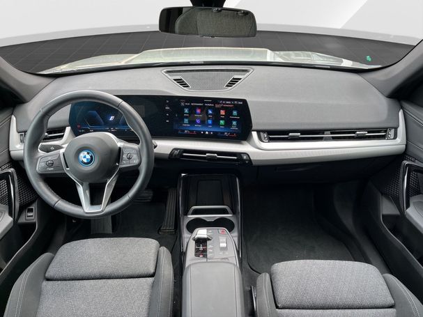 BMW iX1 eDrive20 150 kW image number 8