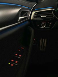 Car image 36