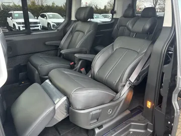 Car image 27
