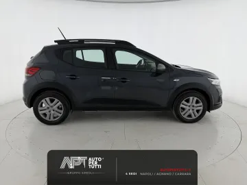 Car image 4