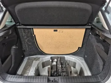 Car image 32