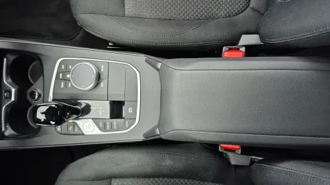 Car image 33