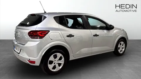 Car image 3