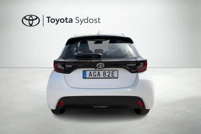 Car image 4