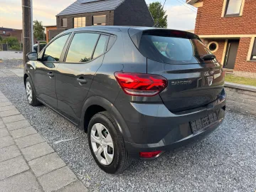 Car image 5