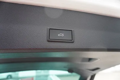 Car image 34